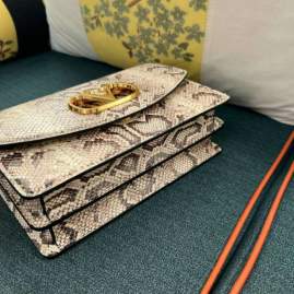 Picture of Valentino Handbags _SKUfw185064572fw